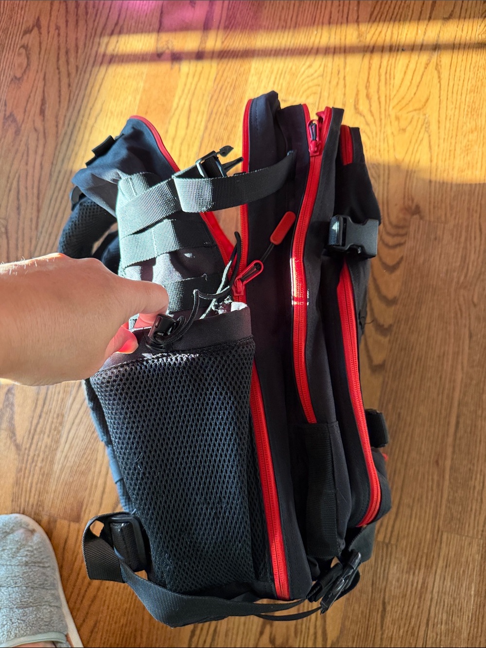 WOLF Black and Red Tactical Backpack with IFBB/Olympia Patches - Picture 5 of 6